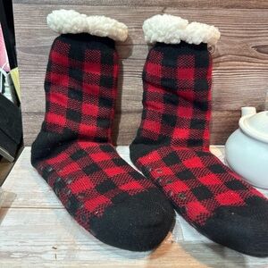 Red and Black Plaid Fleece-Lined Cabin Socks Ladies Non Slip - New Without Tags
